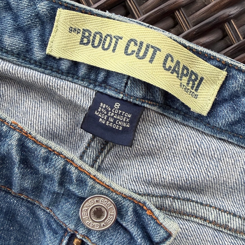 GAP 👖 Women’s Mid-Rise Boot Cut Stretch Denim Capris - Size 8